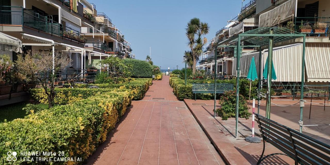 Sea Garden, Fronte Mare Con Piscina Διαμέρισμα Mascali Εξωτερικό φωτογραφία